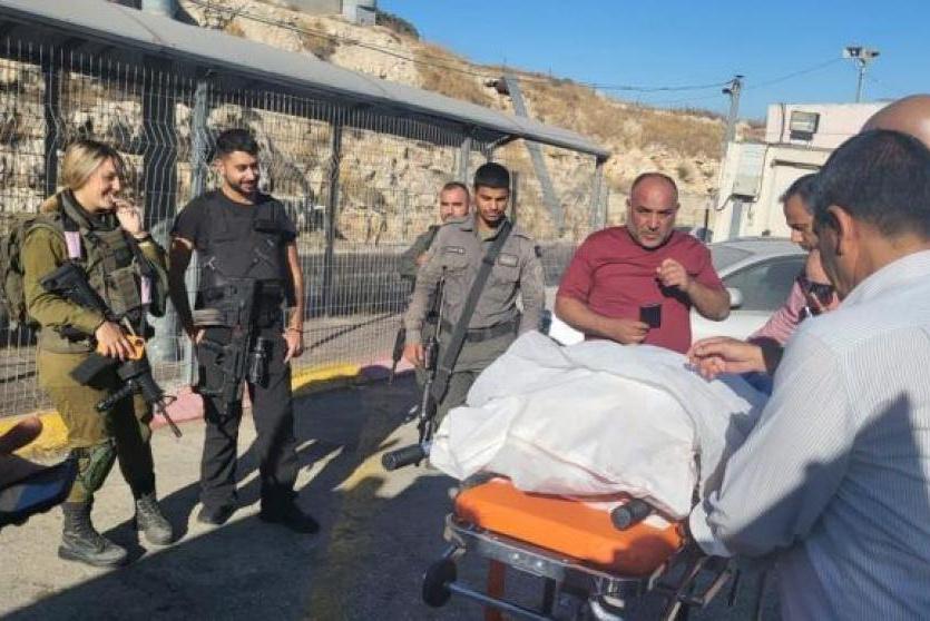  طواقم الهيئة العامة للشؤون المدنية تستلم جثمان شهيد - أرشيف