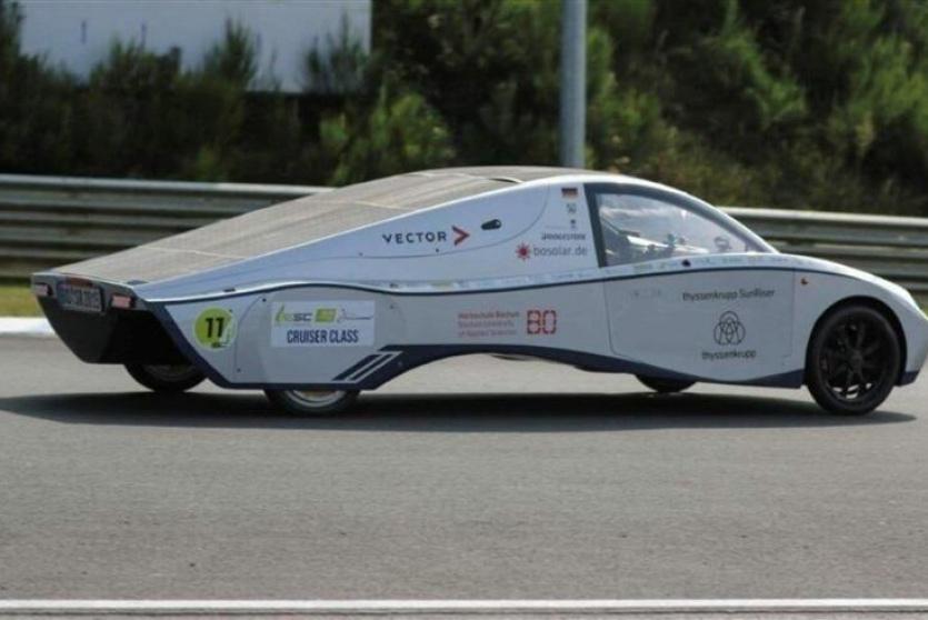 سيارة تعمل بالطاقة الشمسية