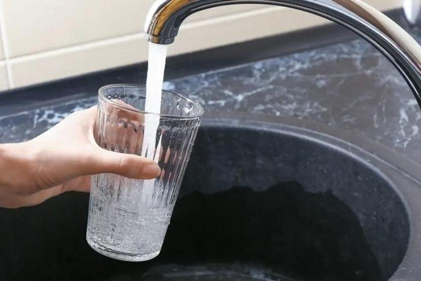 شرب ماء الصنبور 