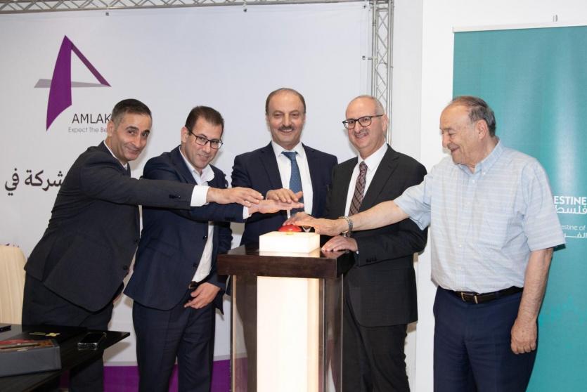 جانب من توقيع الاتفاقية