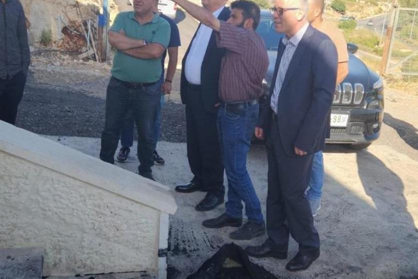 رئيس المجلس الوطني الفلسطيني روحي فتوح خلال تفقده قرية أم صفا