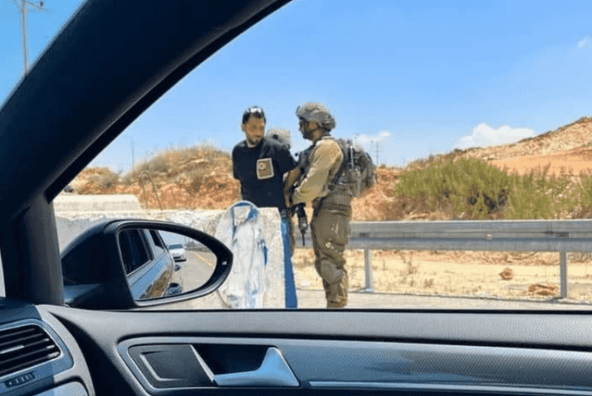قوات الاحتلال تعتقل شاباَ فلسطينياً - أرشيف