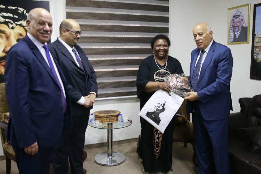 الرجوب يلتقي وزيرة الخدمة المدنية لجمهورية جنوب أفريقيا