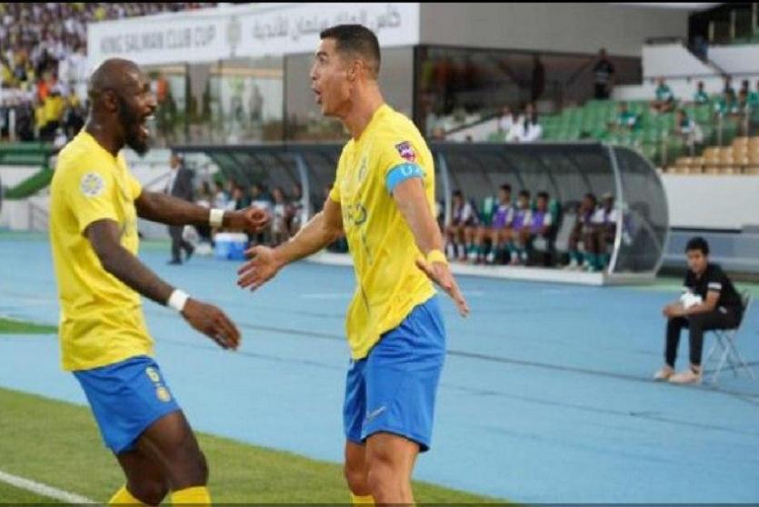 رونالدو يحتفل بأحد هدفيه ضد الهلال