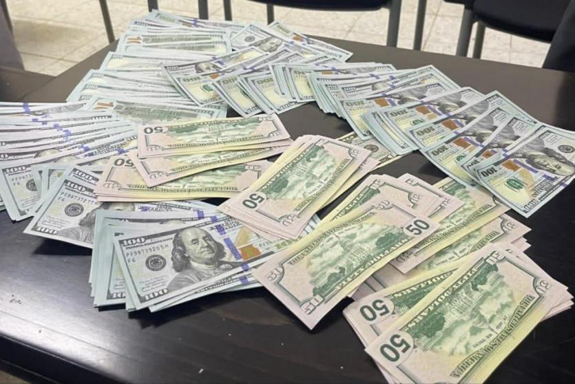 عملات مزيفة