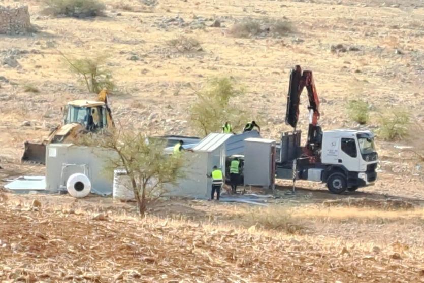 الاحتلال يفكك منشآت سكنية في خربة حمصة التحتا