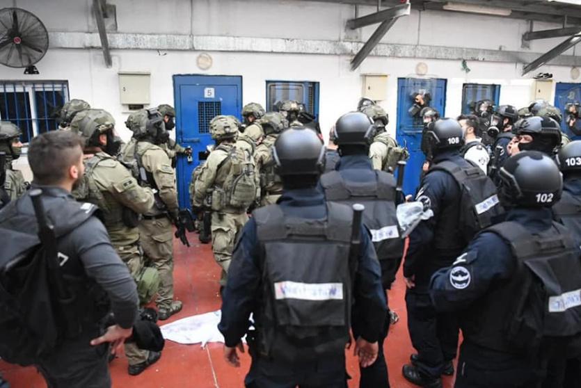 وحدات القمع في سجون الاحتلال - ارشيف