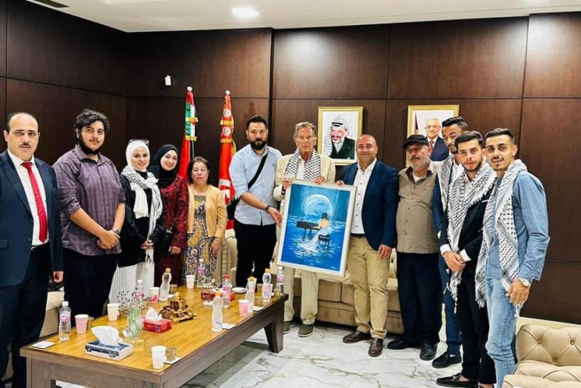 جامعة النجاح الوطنية تحتفي بطلبتها في الفريق المسرحي بتونس