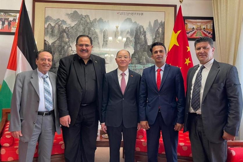 جانب من لقاء السفير الصيني لدى فلسطين تسنغ جيشين في مدينة رام الله، اليوم