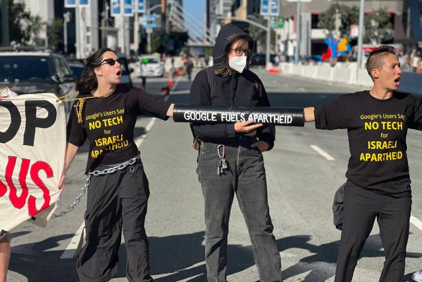 تظاهرة أمام مؤتمر 