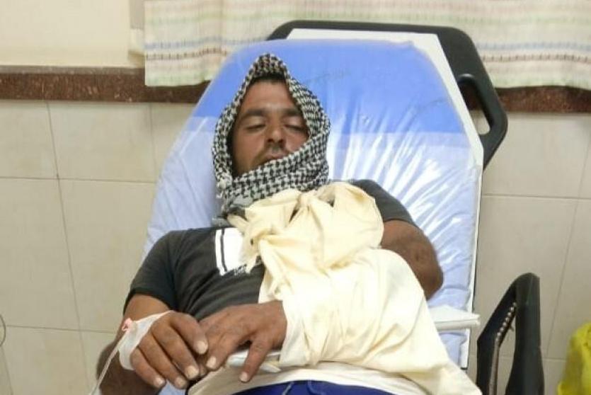 مستوطنون يعتدون على مواطن