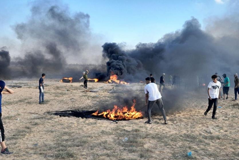 إشعال إطارات مطاطية