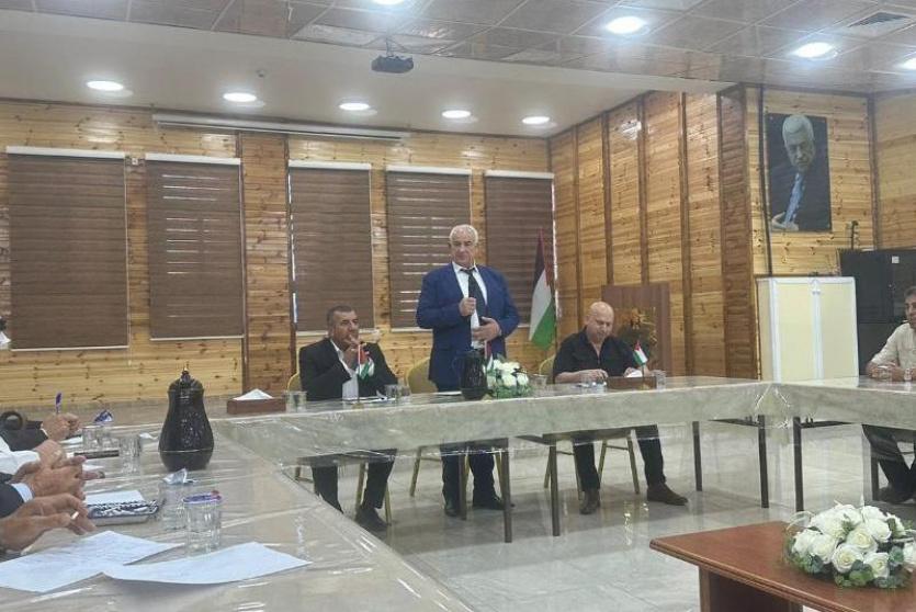 هب الريح خلال اجتماعاته اليوم في الخليل 