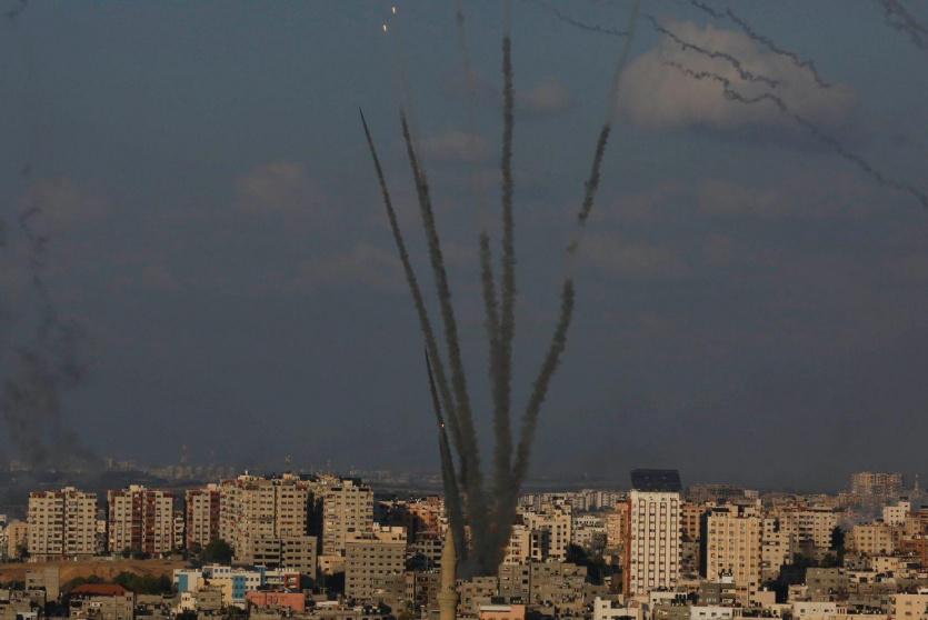 بالصور: "القسام" تقصف تل أبيب وعسقلان