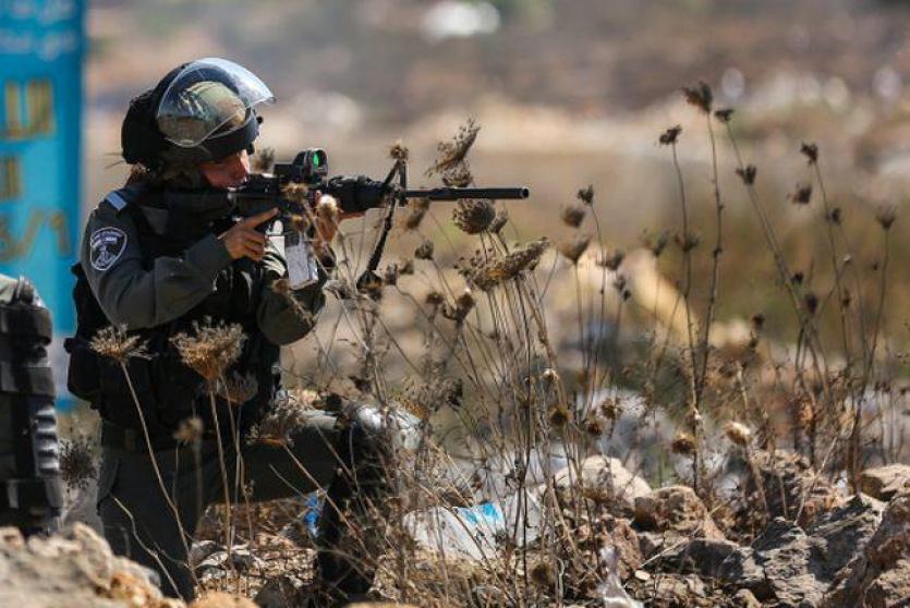 إصابة شاب من ذوي الإعاقة برصاص الاحتلال شرق يطا بالخليل