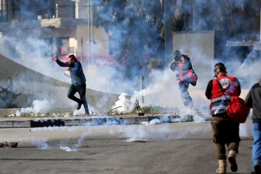 اصابات بالإختناق خلال مواجهات مع الاحتلال في يعبد