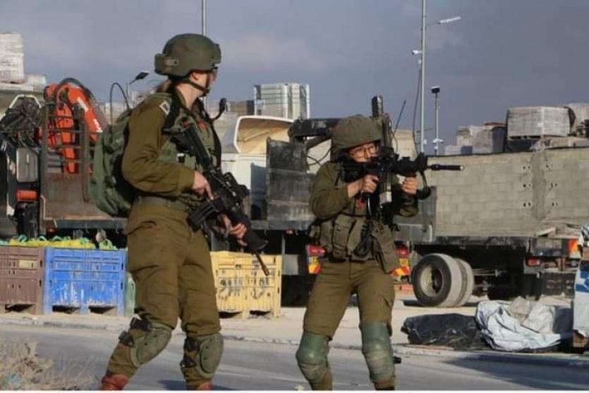 الاحتلال يقتحم قرية حوسان ويحتجز عددا من المواطنين