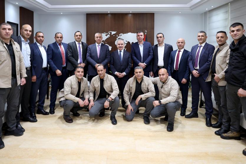 اشتية وعناصر جهاز الحرس الرئاسي