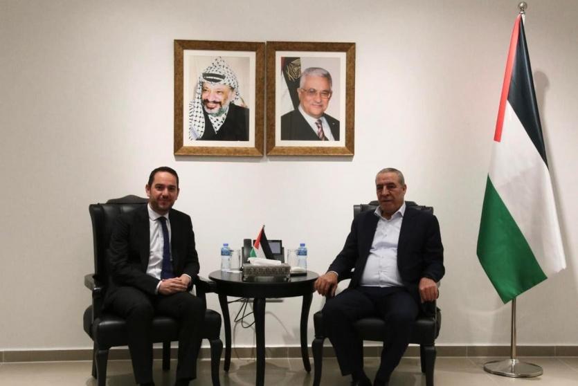 خلال لقاء الشيخ والقنصل الفرنسي