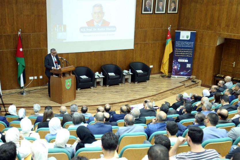 خلال المؤتمر