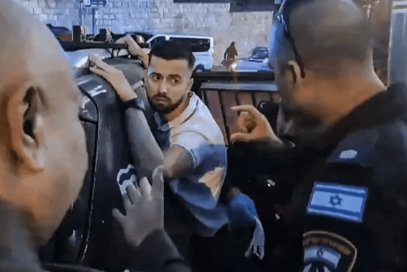 من الاعتداء على الحارسين الفرنسيين