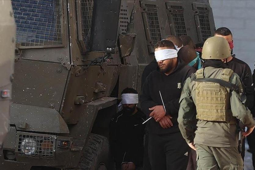 اعتقال شاب -أرشيف-