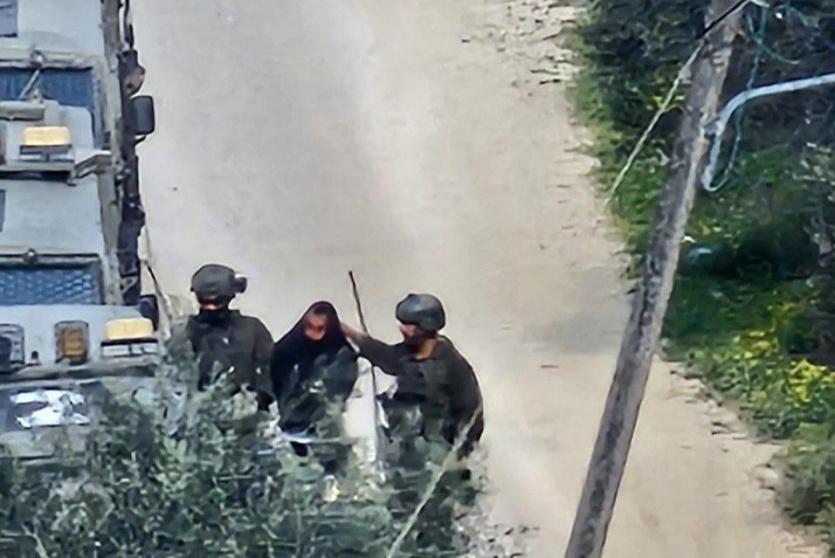 قوات الاحتلال تعتقل مواطنا