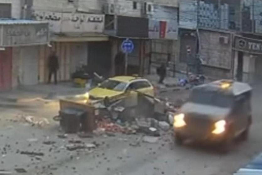 الاحتلال يدمر بسطات الخضراوات وسط مدينة طولكرم