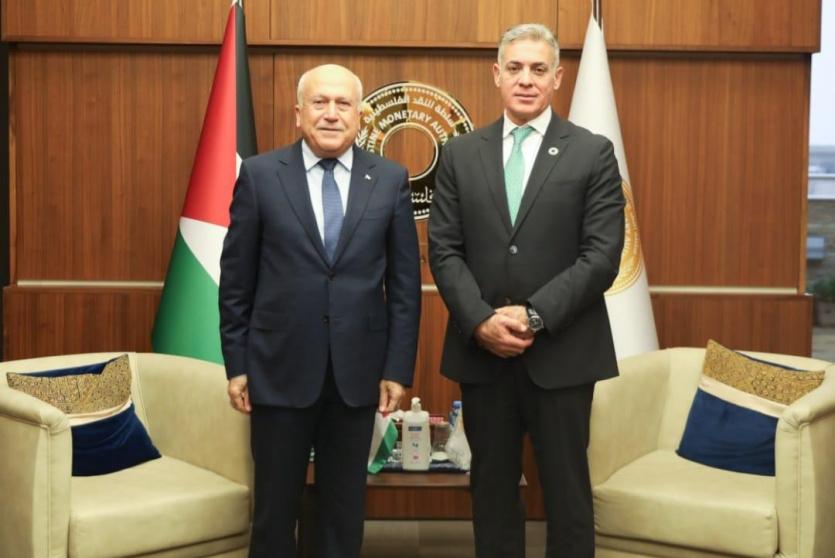 محافظ سلطة النقد يبحث مع وزير الاقتصاد سبل دعم التنمية الاقتصادية