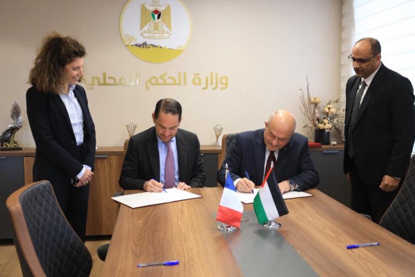 خلال توقيع الاتفاقية 