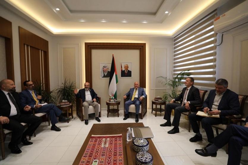 خلال اللقاء