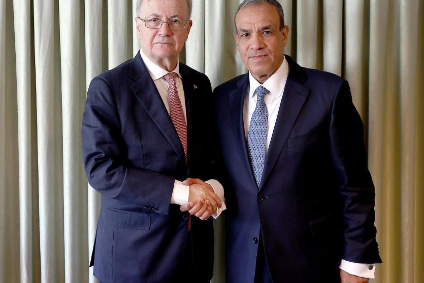 خلال الاجتماع