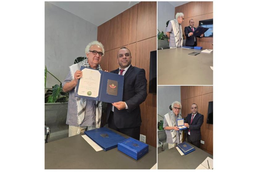 الرئيس عباس يمنح الروائي والأكاديمي البرازيلي ميلتون حاطوم وسام الثقافة والعلوم والفنون