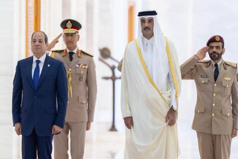 أمير قطر يستقبل الرئيس المصري