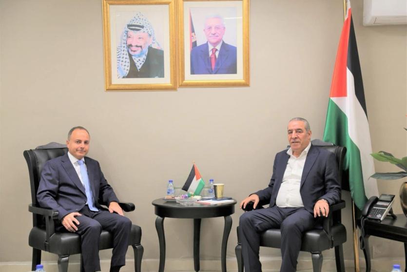 الشيخ يلتقي السفير المصري