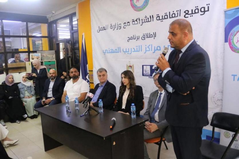 وزيرة العمل تشارك في جلسة حوارية شبابية وتوقع مذكرة تفاهم لدعم تشغيل الشباب