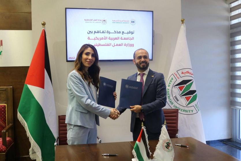 جاانب من توقيع مذكرتي التفاهم