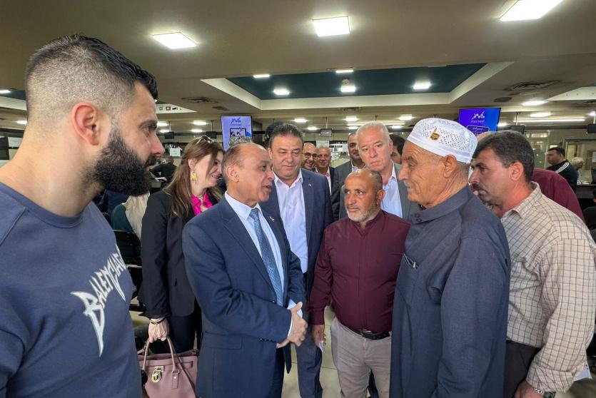 الوزير طارق زعرب يتفقد مديريات ومرافق النقل في الخليل وحلحول