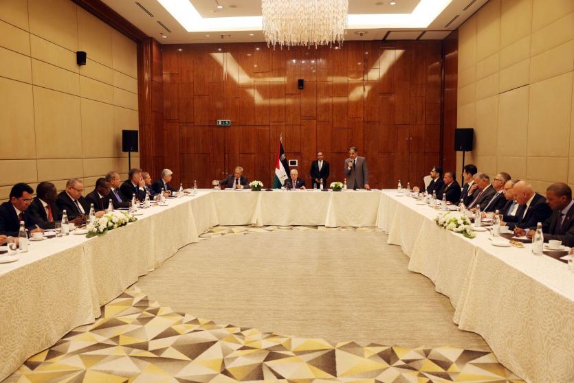 الرئيس عباس يستقبل السفراء العرب المعتمدين لدى روسيا