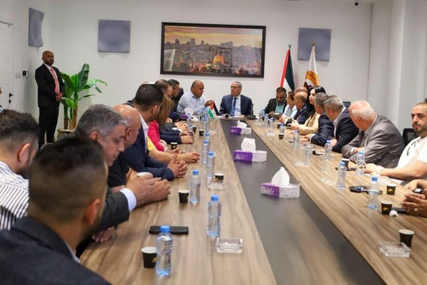 الشيخ يستقبل وفدا من فعاليات القدس