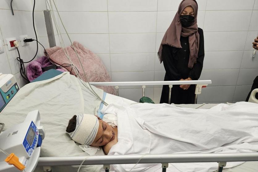 الطفل المصاب آدم النجار نجل الطبيبة آلاء