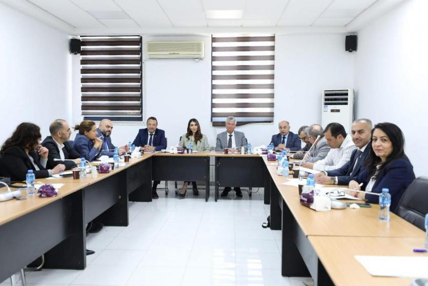 من الاجتماع