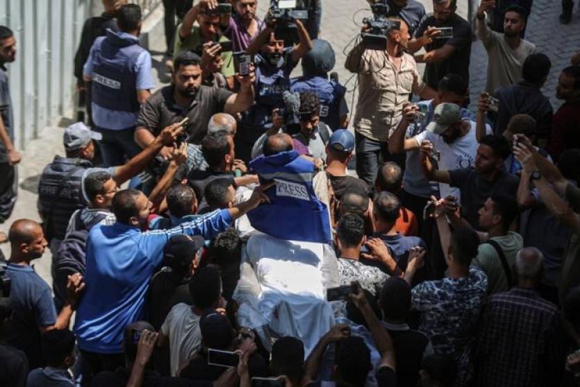 تشييع شهيد صحفي في غزة - ارشيف