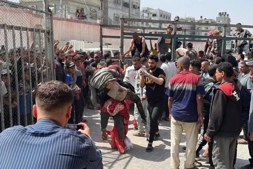 نقل شهداء وجرحى في غزة 