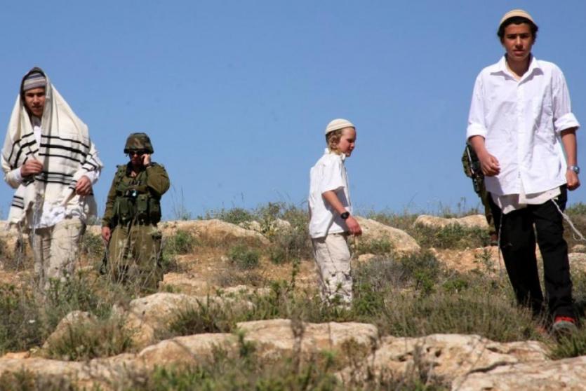 استمرار نزوح الفلسطينيين قسرا بفعل اعتداءات المستوطنين 