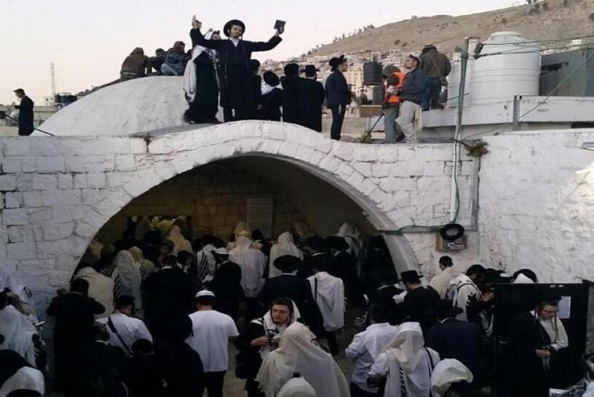 مستوطنون يقتحمون مقام يوسف - ارشيف