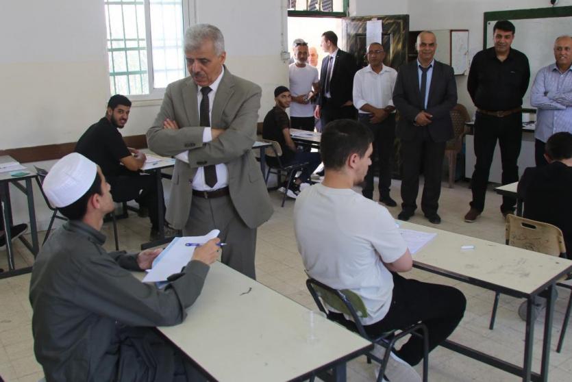خلال تفقد قاعات الامتحان