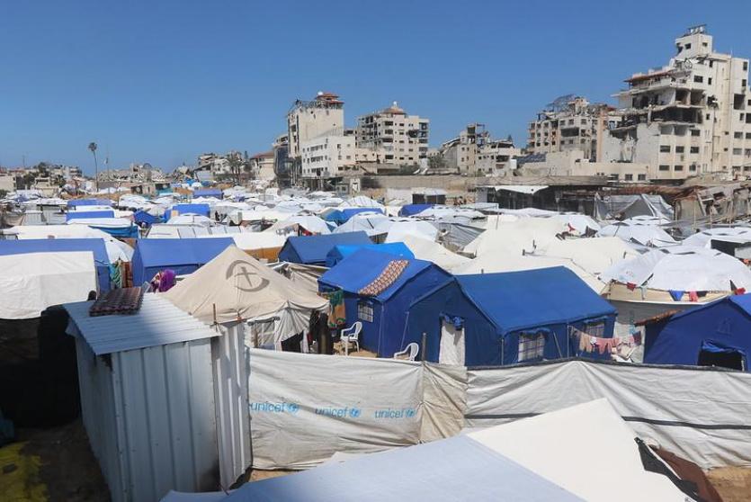 خيام النازحين المتكدسة في مدينة غزة