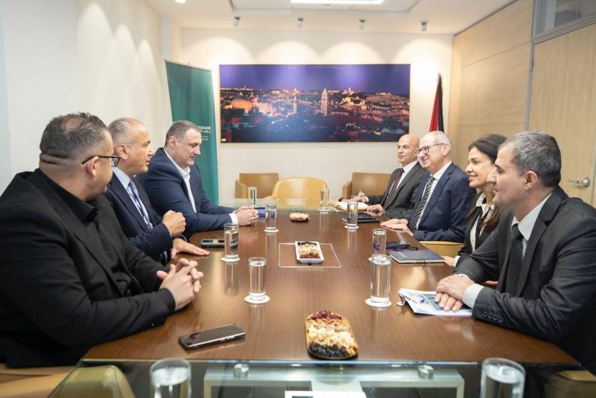 خلال الزيارة