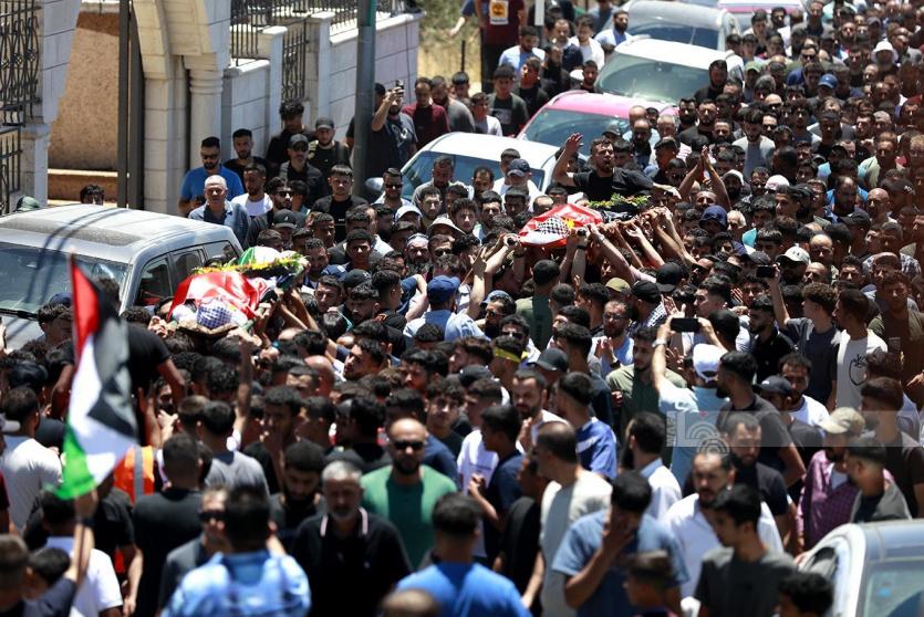 تشييع جثماني الشهيدين الشلبي ومصلط إلى مثواهما الأخير في المزرعة الشرقية شرق رام الله